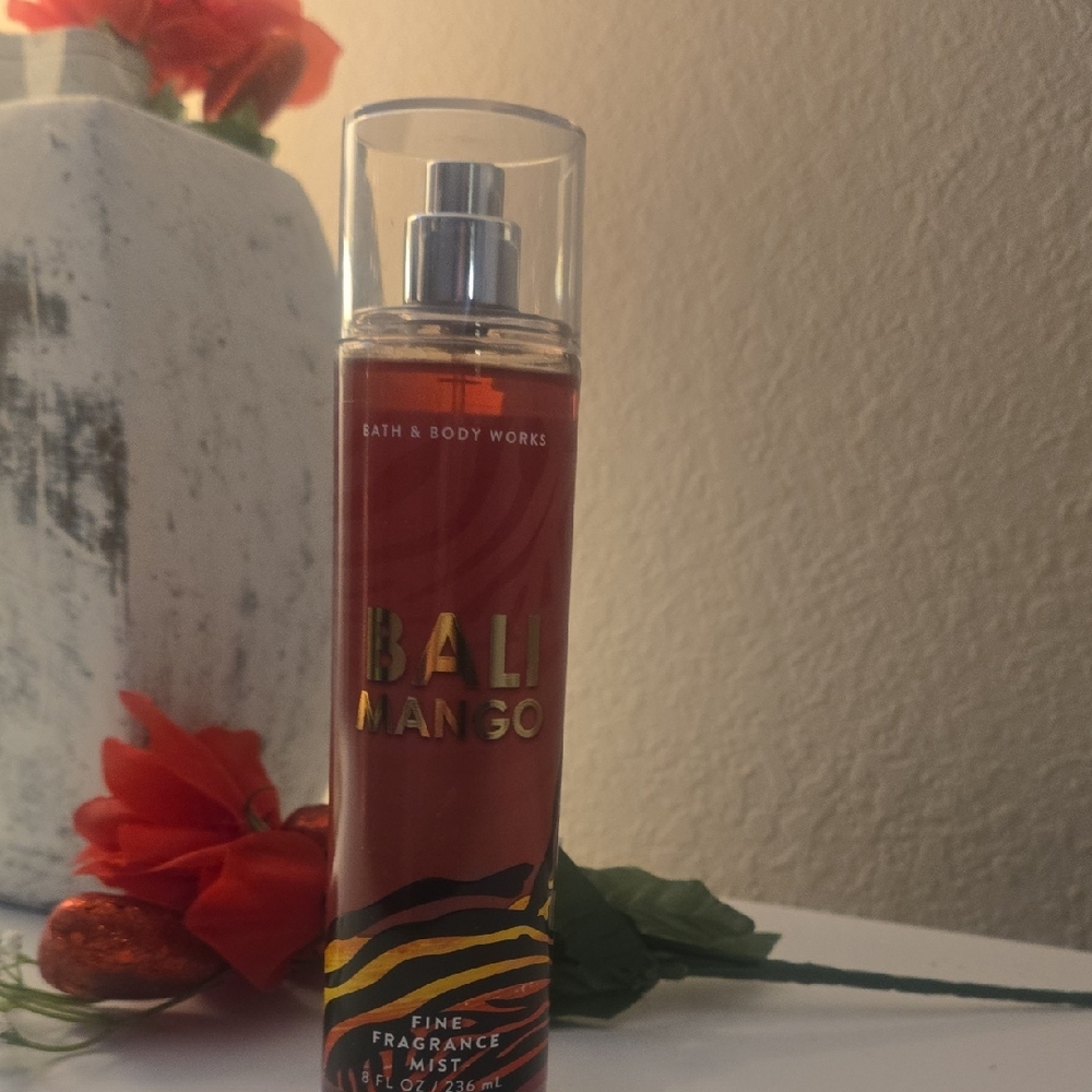 Bath & Body Works Bali Mango Fragrance Mist - Vibrant Red